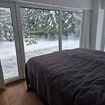 Semesterbostad Puhkemaja Saunaga