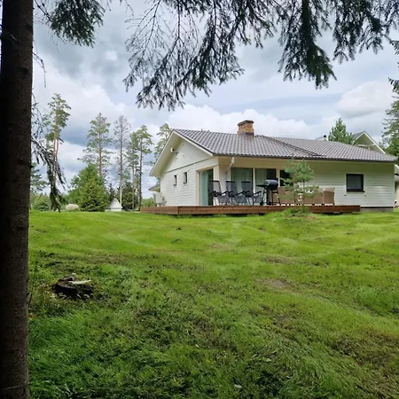 Puhkemaja Saunaga * Romeda