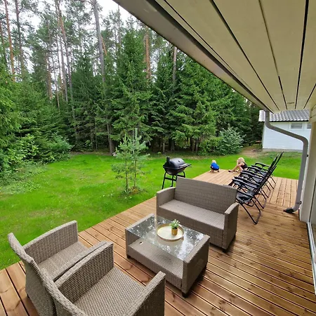 Puhkemaja Saunaga بيت للعطل