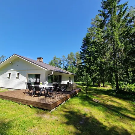 Puhkemaja Saunaga * Romeda